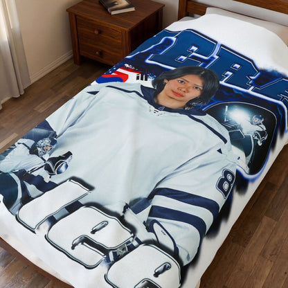 Vera Lee 60"-80" Plush Blanket